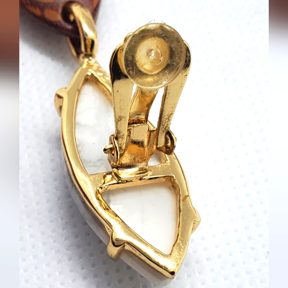 Italian designer -earings-gold plated-wood/acrylic-clips earings - Picture 9 of 9